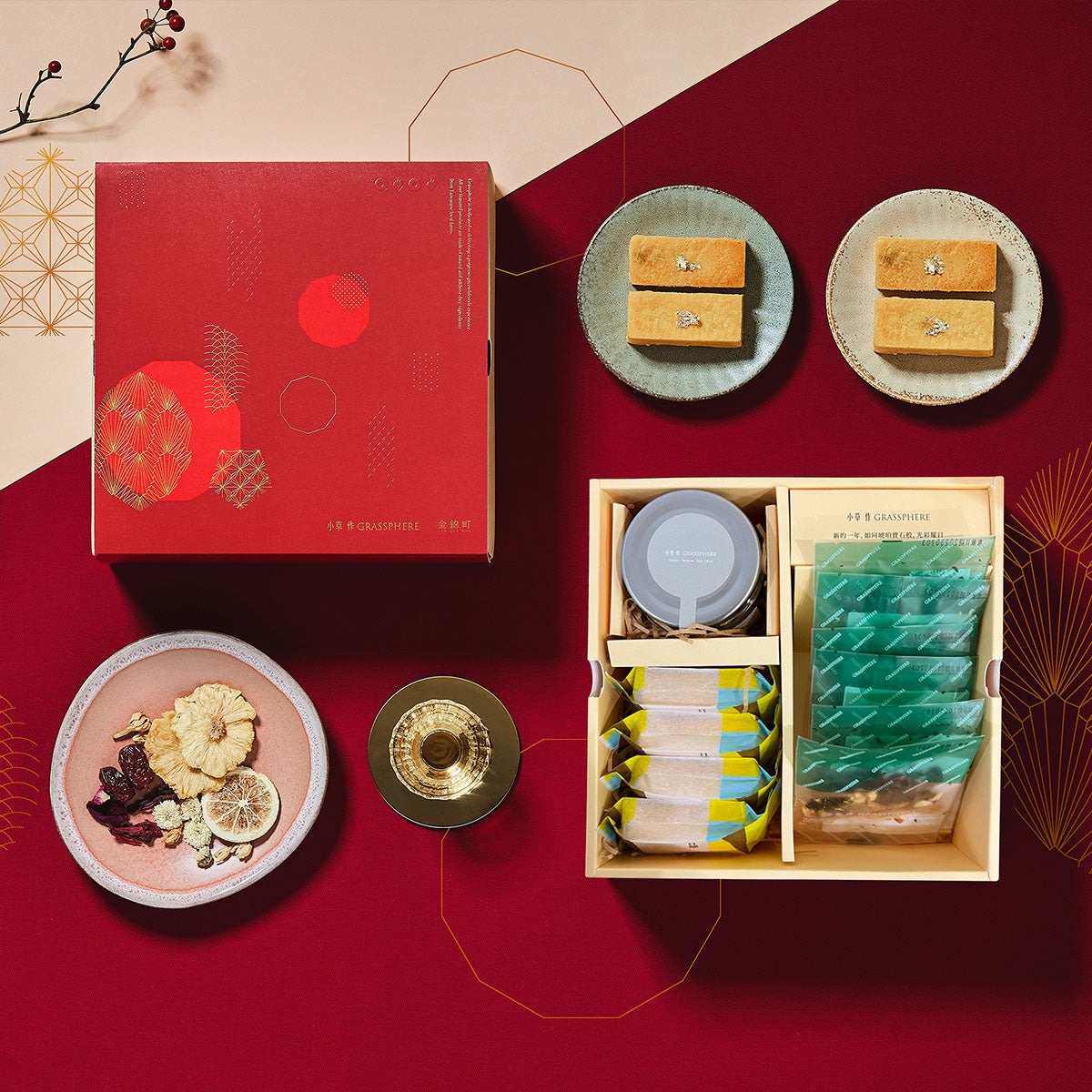 2023春|ELLE|2023過年禮盒推薦!小草作x金錦町「津鑽果時年節禮盒」,金箔土鳳梨酥、琉璃琥珀糖送禮太有面子啦~