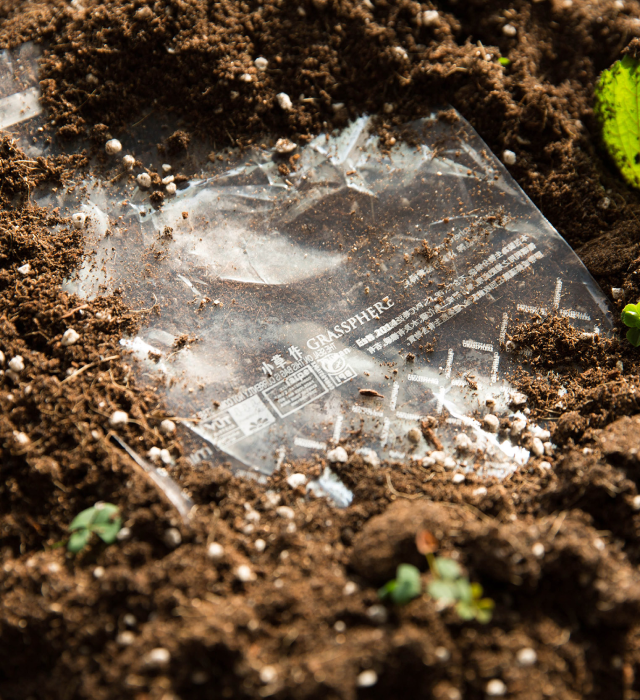 小草作以永續開發理念，採用生物可分解環保塑膠袋